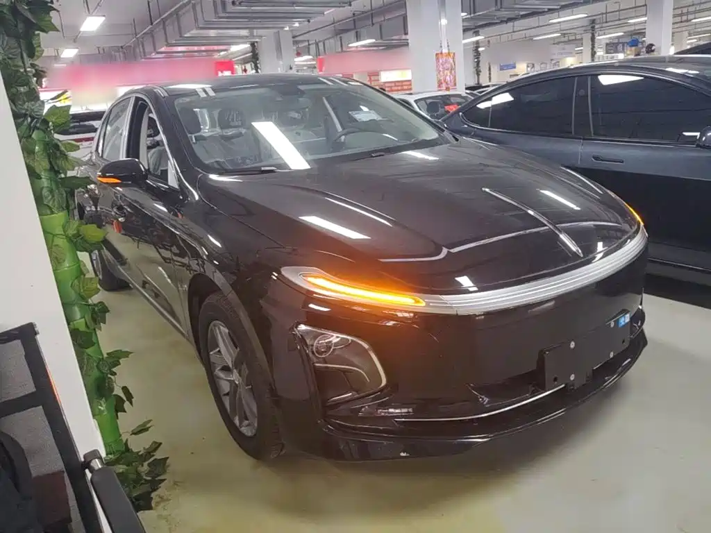 Hongqi E-QM5 2026 2025 610km PLUS
