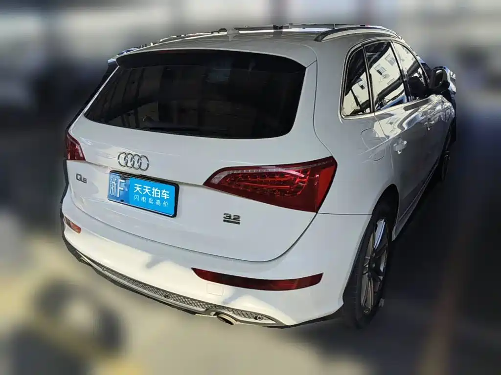 Photo 2 - Audi Q5 (Import)