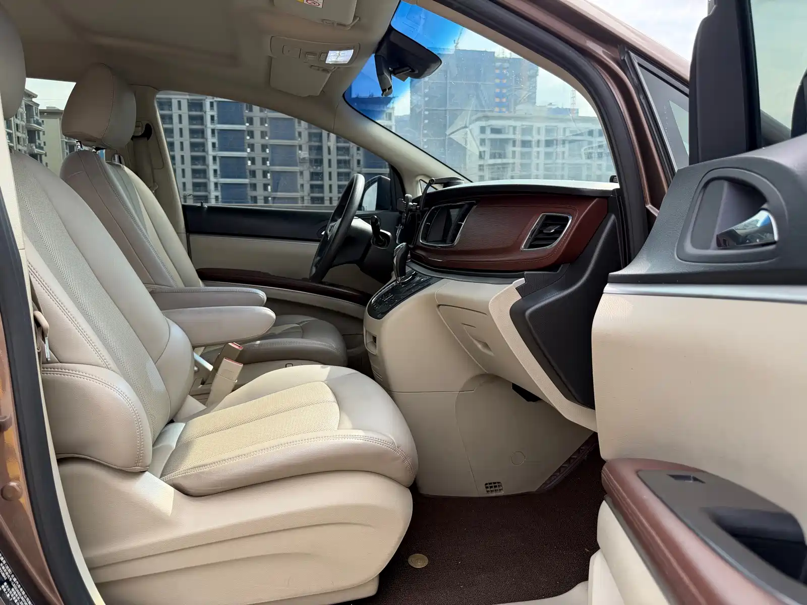 Фото 16 - Buick GL8