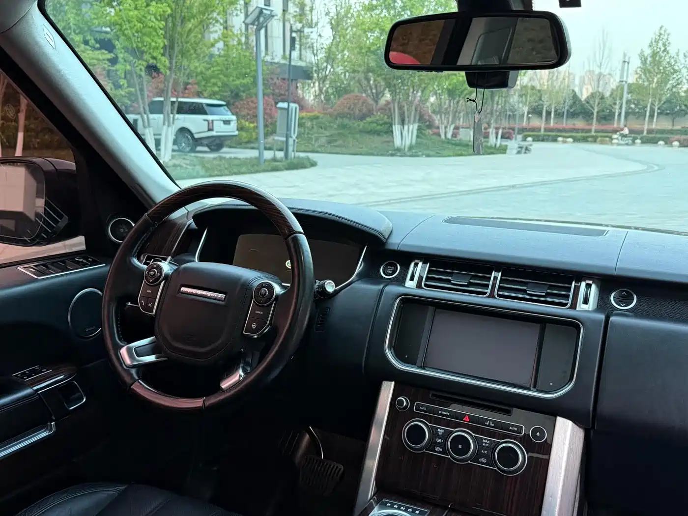 Land Rover Range Rover 2014 3.0 TDV6 Vogue SE фото 17