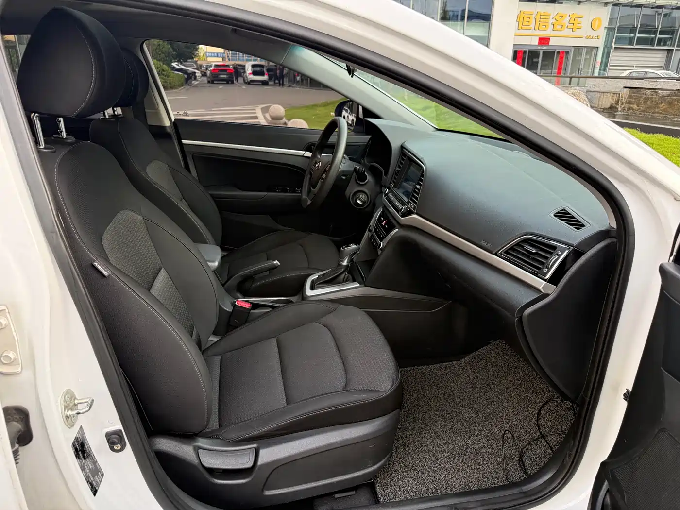 Hyundai Elantra 2016 Model 1.6L Automatic Smart Elite фото 16