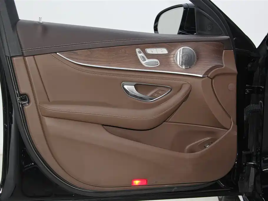 Mercedes-Benz E-Class 2022 E 300 L Luxury фото 17