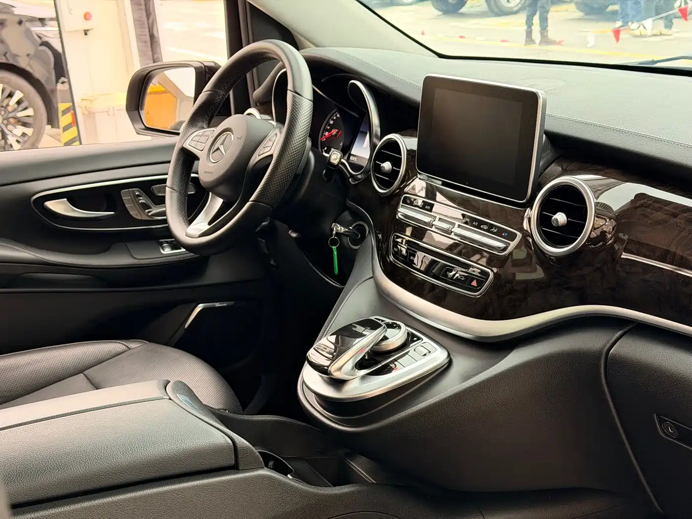 Mercedes-Benz V-Class 2018 V 260 L Premium Long Wheelbase Edition China VI фото 7