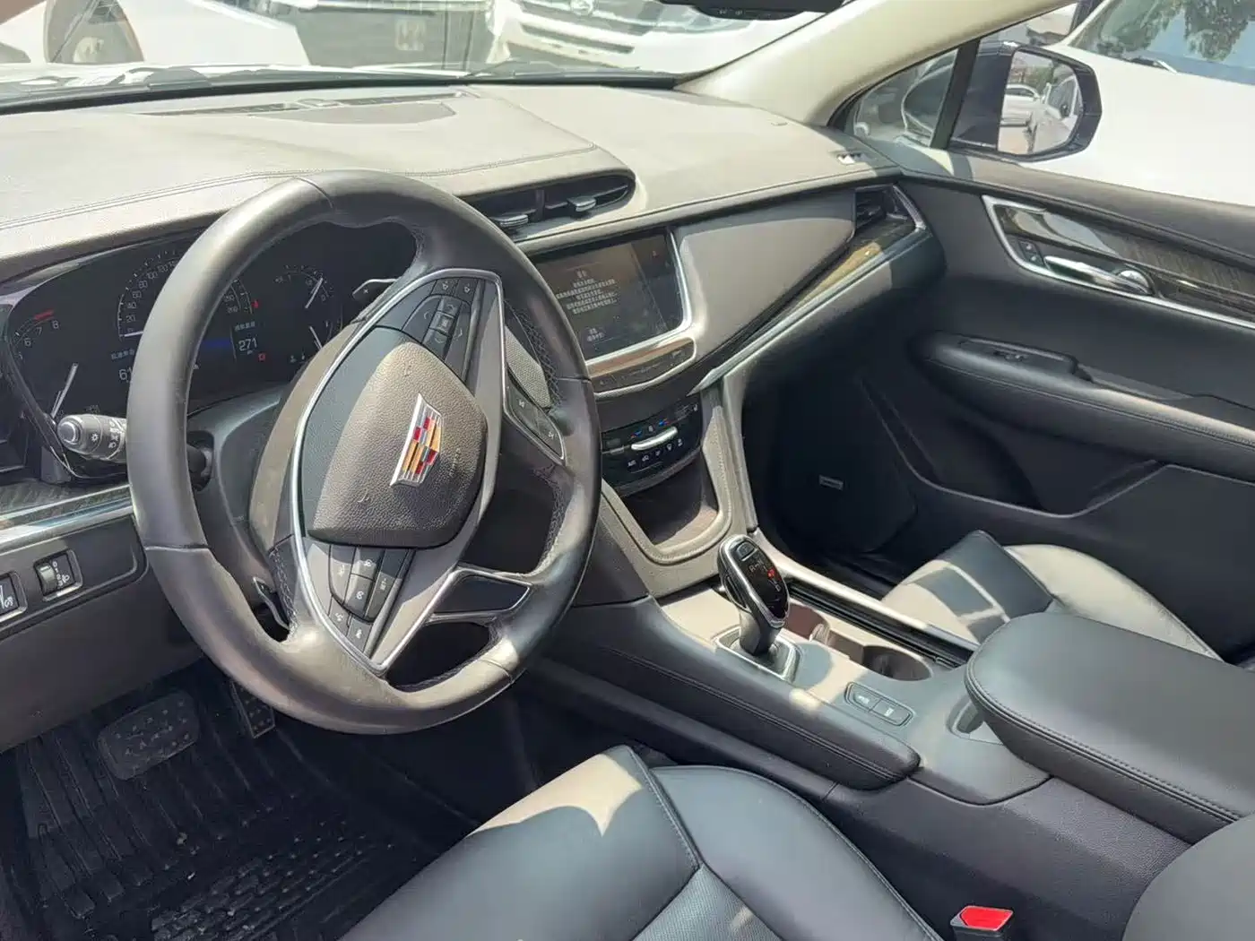 Cadillac XT5 2016 25T Luxury Model фото 2