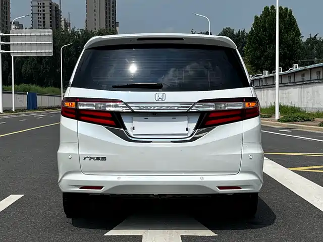 Honda Odyssey 2017 2.4L Luxury Edition — фото 5