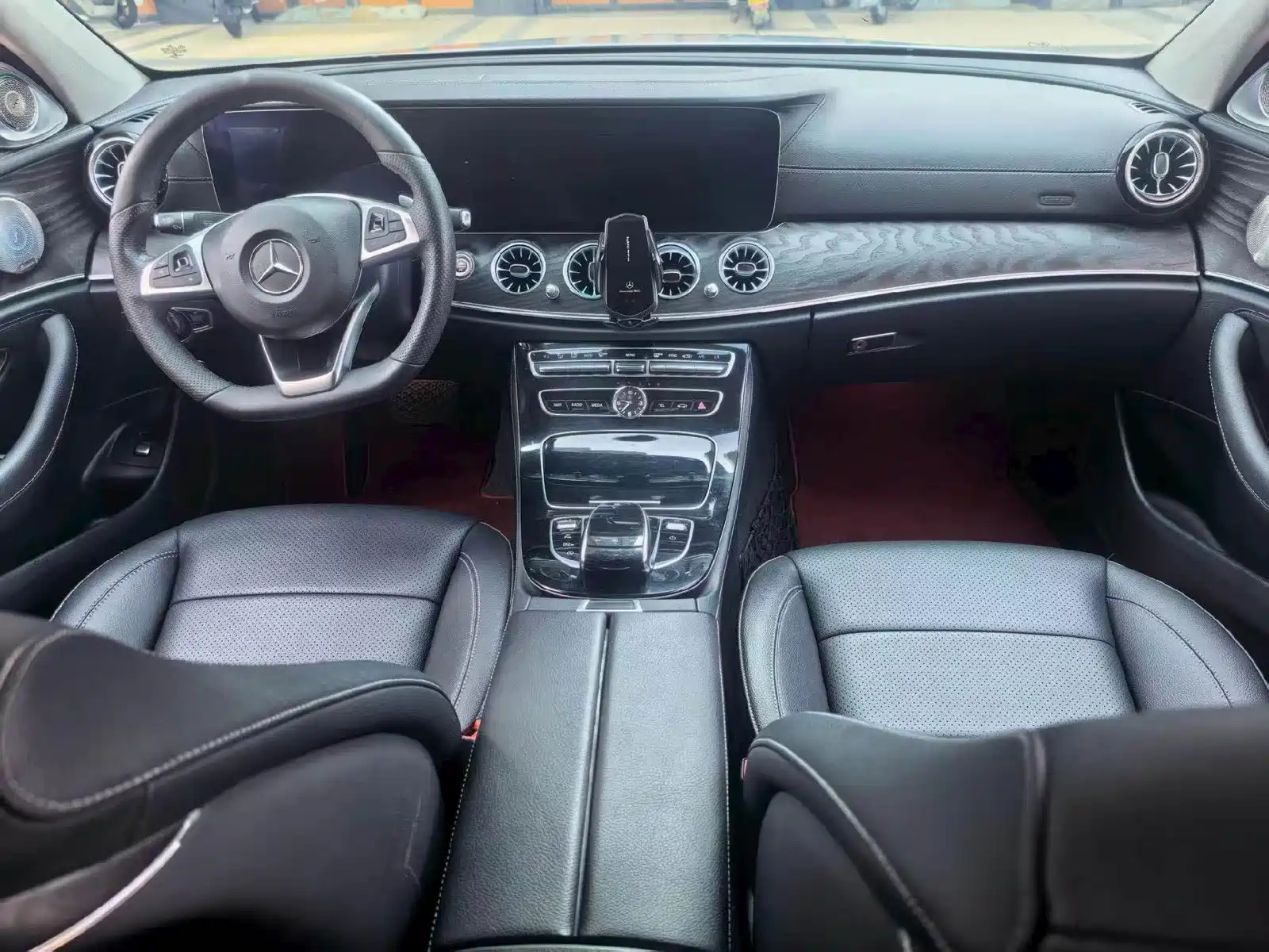 Фото 6 - Mercedes-Benz E-Class