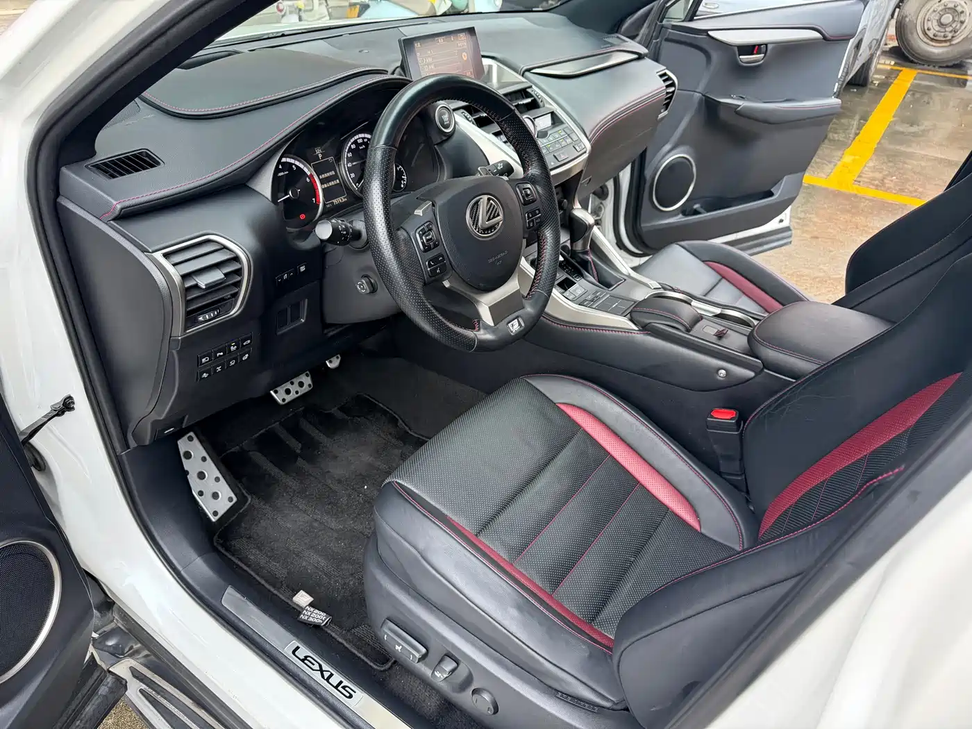 Фото 22 - Lexus NX