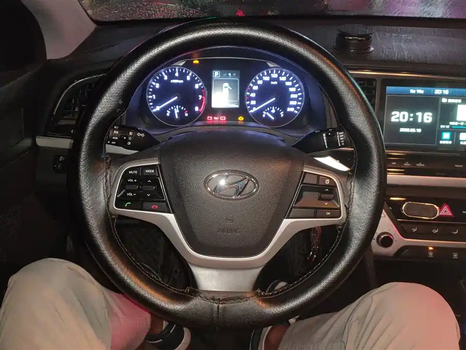 Hyundai Elantra 2016 Model 1.6L Automatic Smart Elite фото 15