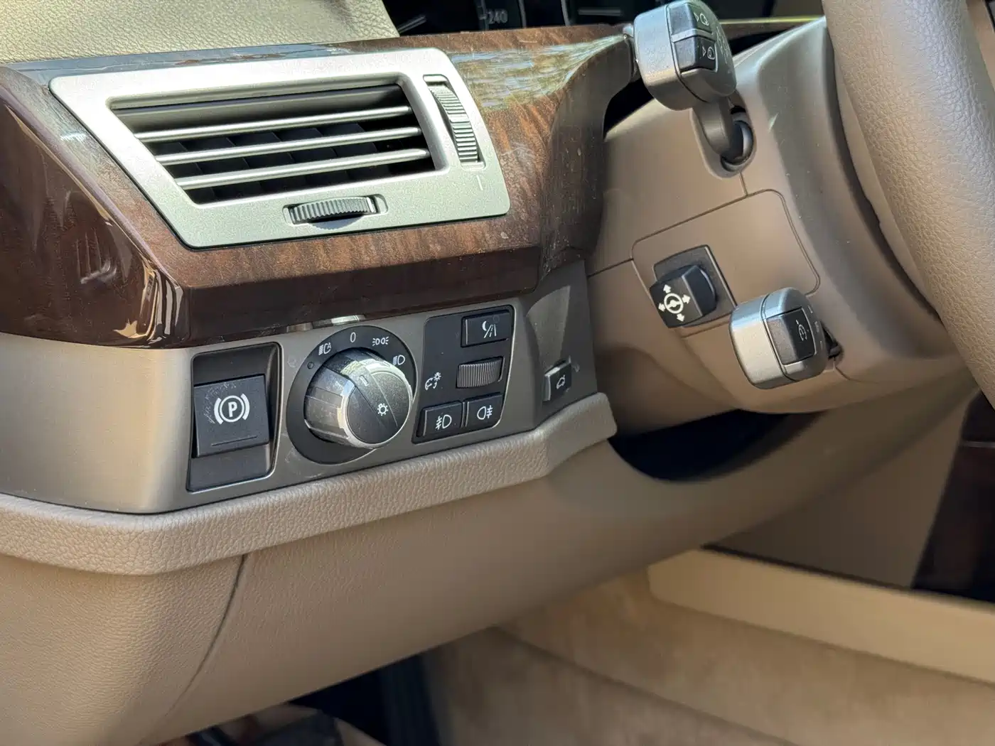 BMW 7 Series 2005 Model 740Li фото 9