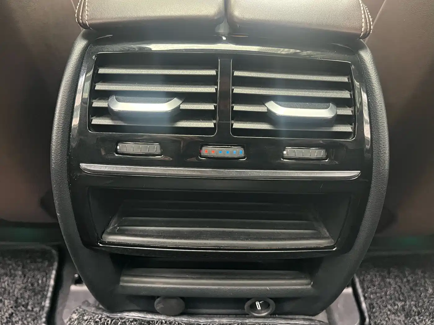 BMW 5 Series New Energy 2019 Facelift 530Le Pioneer Edition фото 27
