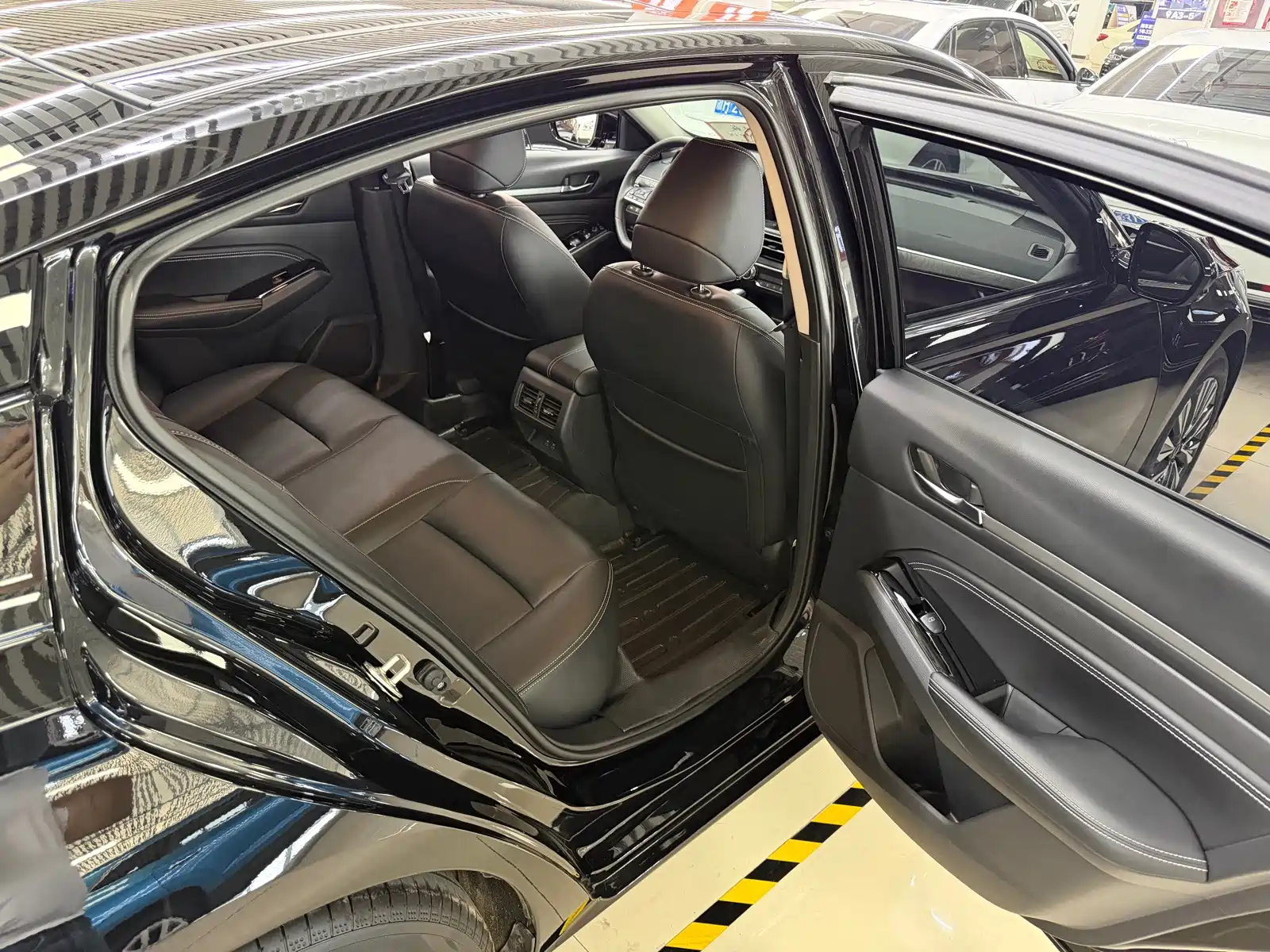 Photo 16 - Nissan Teana