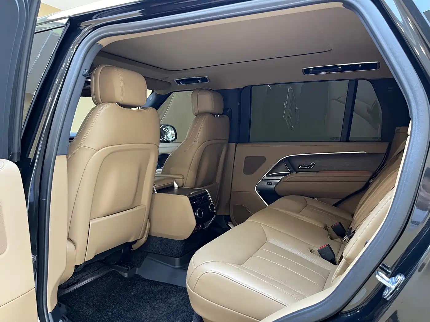 Land Rover Range Rover 2025 2025 3.0 L6 400PS Flourishing Era Extended Wheelbase