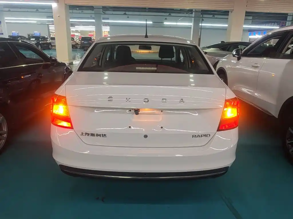 Photo 6 - Škoda Rapid