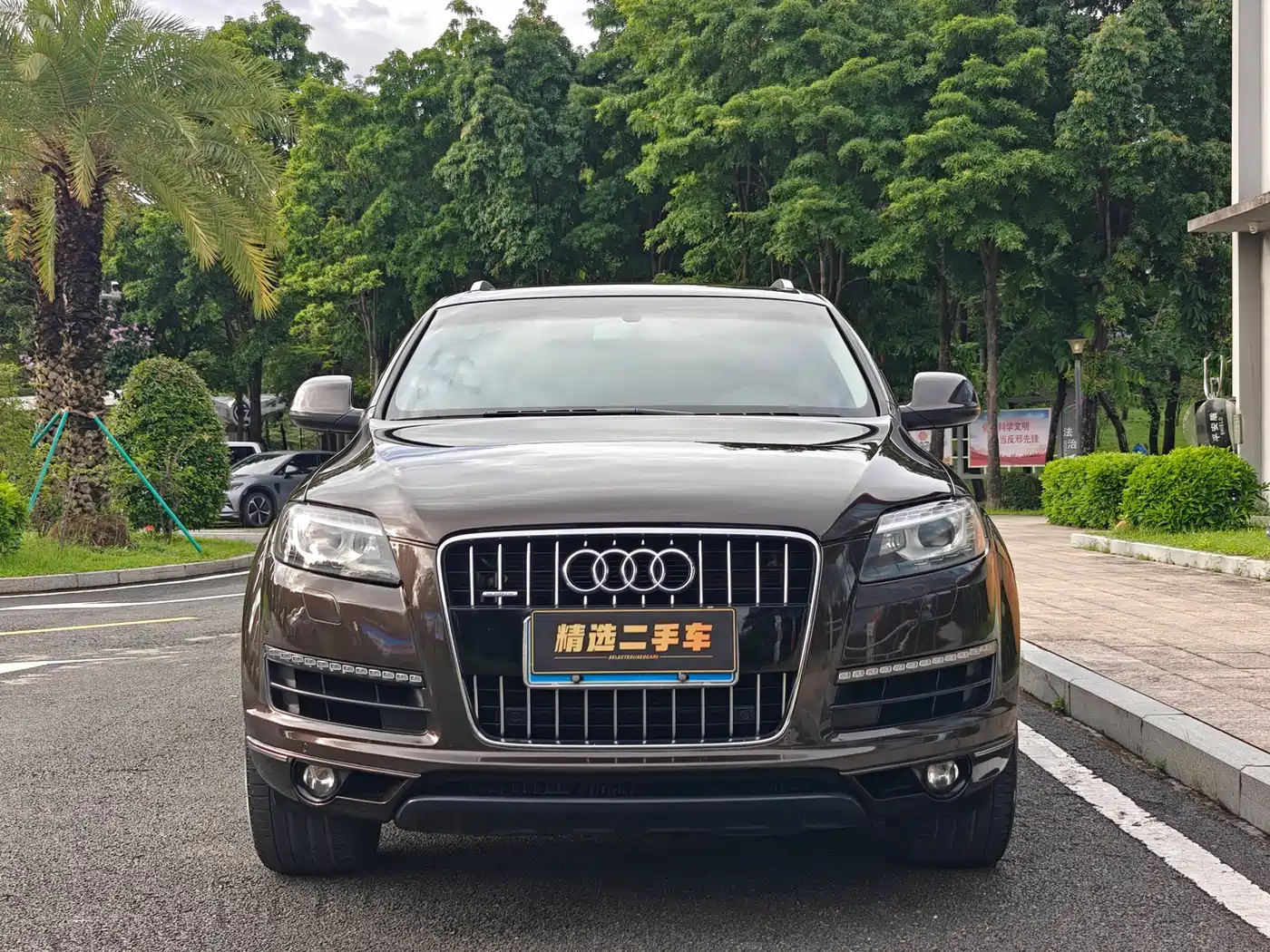 Photo 2 - Audi Q7