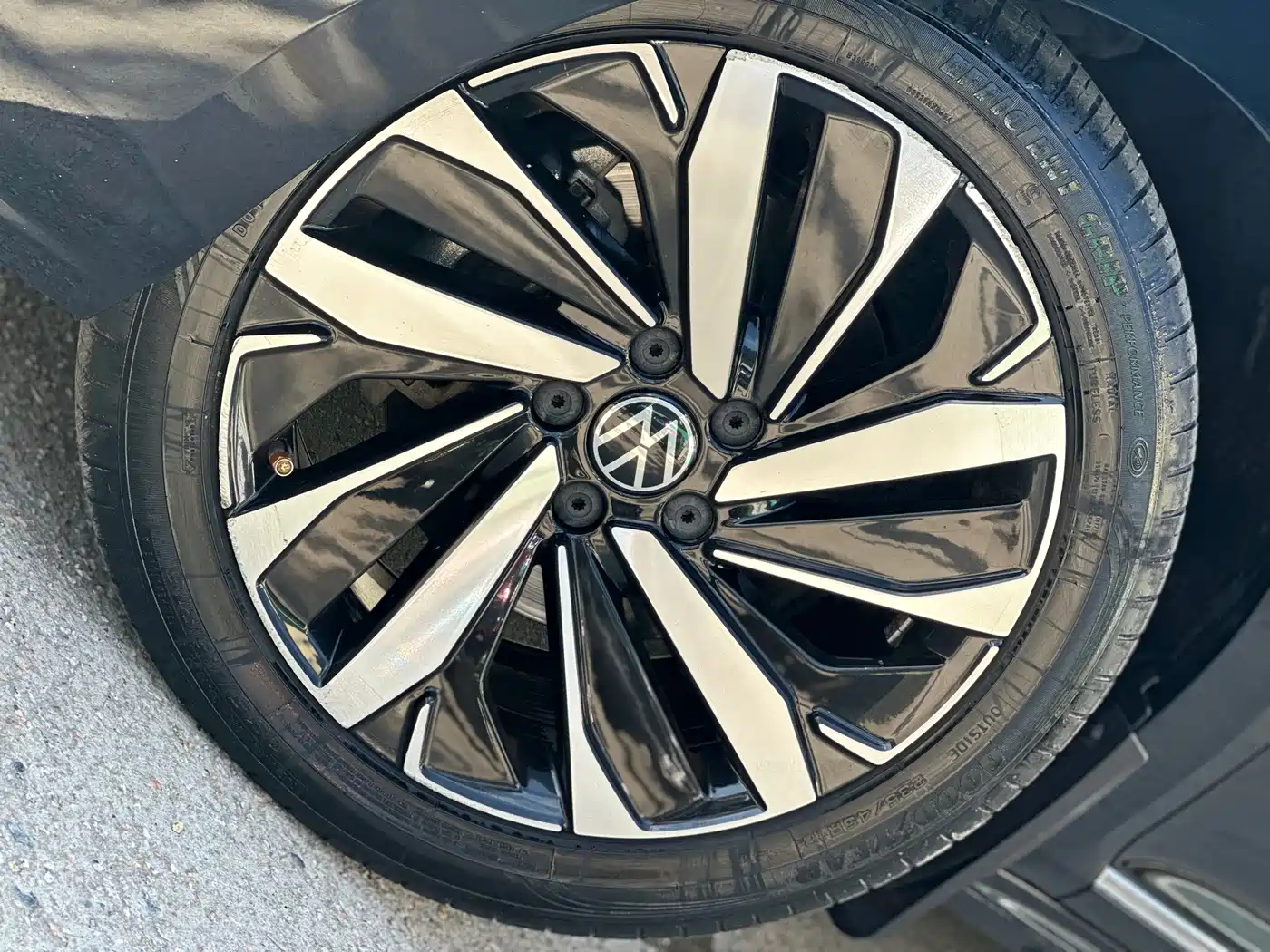 Volkswagen Passat 2022 330TSI Starlight Luxury Edition фото 18