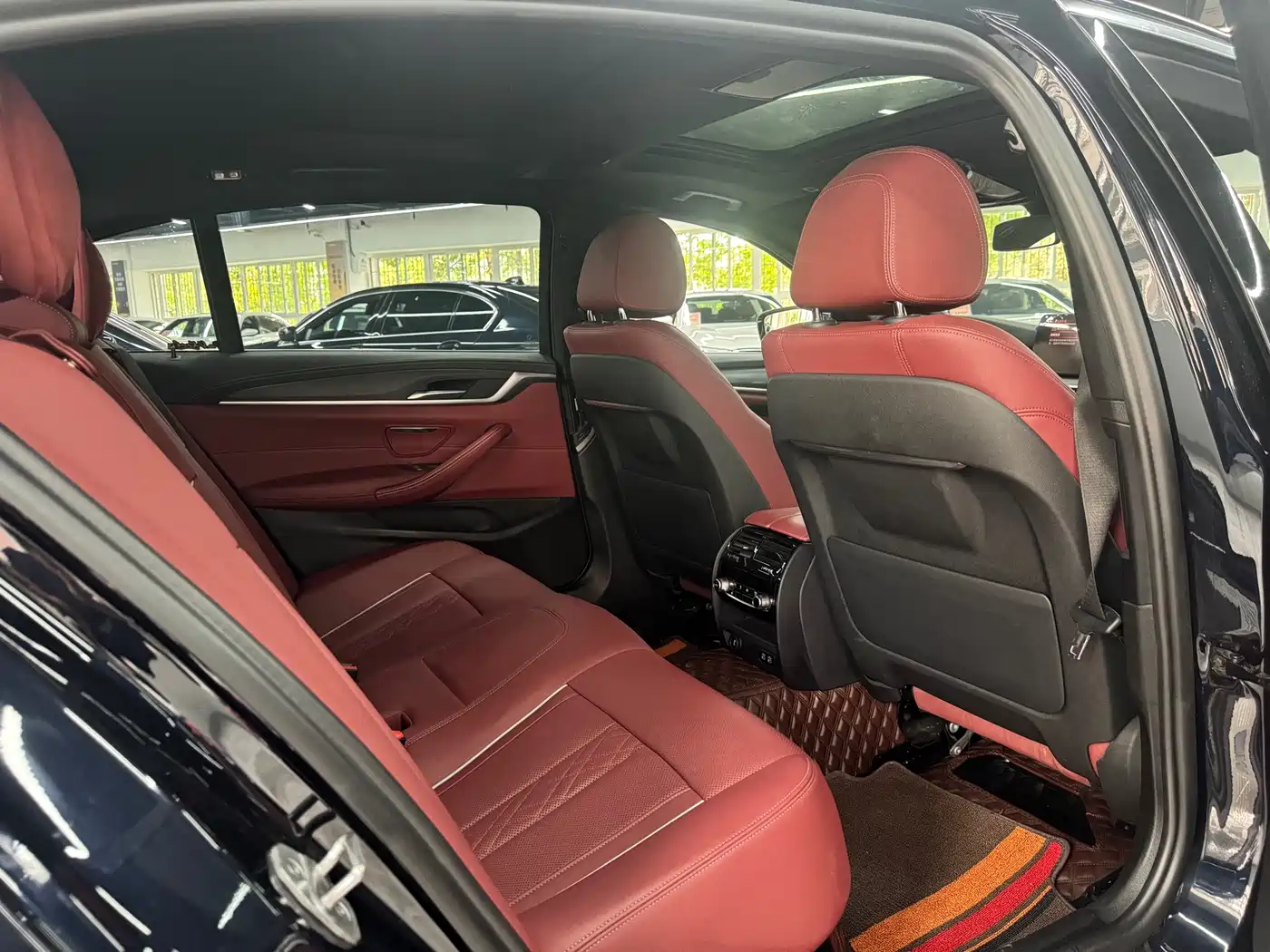 BMW 5 Series 2022 530Li Leading M Sport Package фото 9