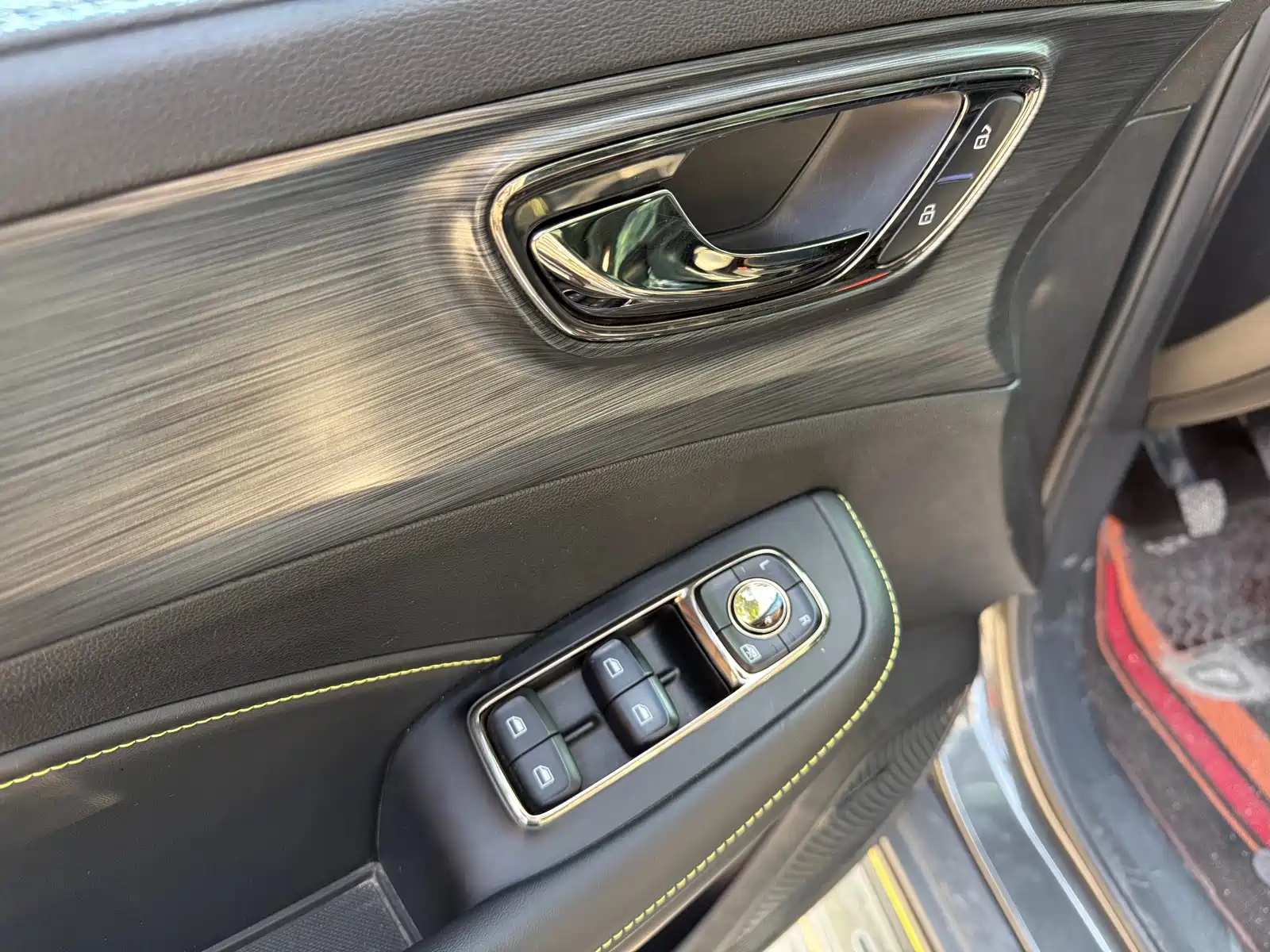 Фото 9 - Roewe RX5