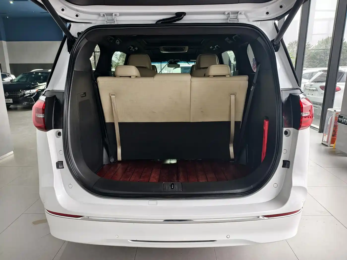 Фото 14 - Buick GL8