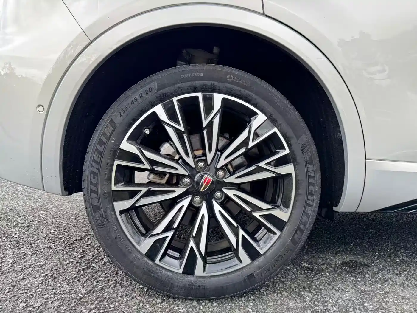 Фото 11 - Hongqi HS5