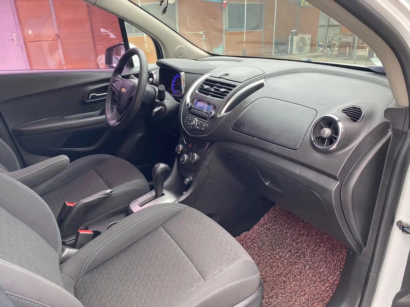 Chevrolet Trax 2016 1.4T Automatic 2WD Comfort Sunroof Edition фото 8