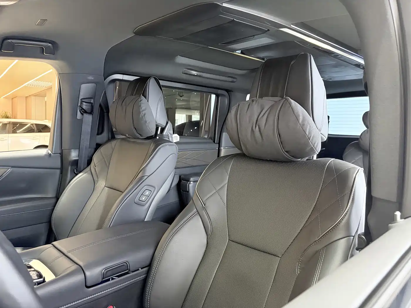 Toyota Vellfire 2025 2024 Crown Hybrid 2.5L Executive Premium Edition