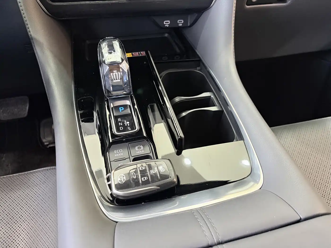 Toyota Vellfire 2025 2024 Crown Hybrid 2.5L Executive Premium Edition