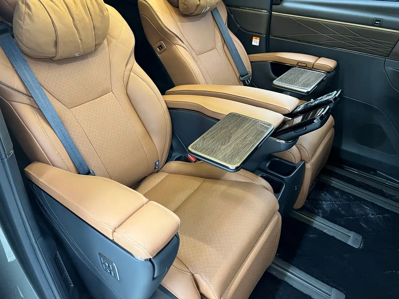 Toyota Vellfire 2026 2024 Crown Hybrid 2.5L Executive Premium Edition
