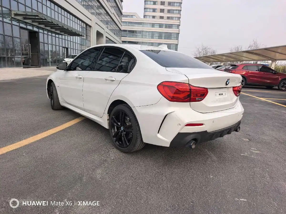 BMW 1 Series 2022 125i M Sport Shadow Edition фото 4