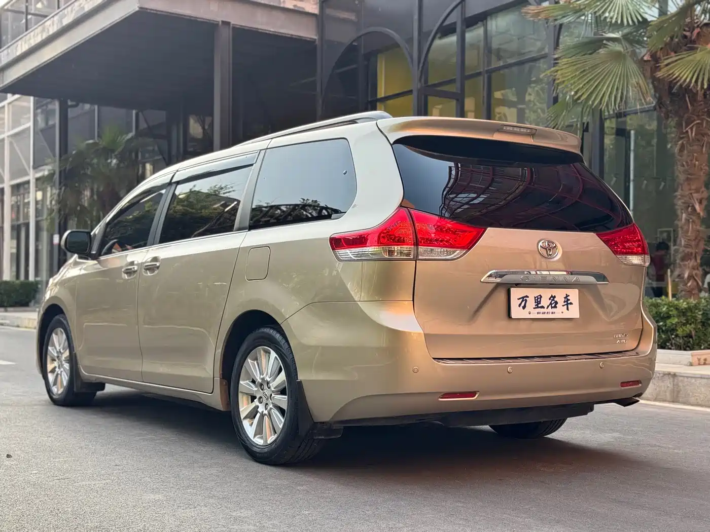 Toyota Sienna 2011 2011 3.5L 4WD Automatic
