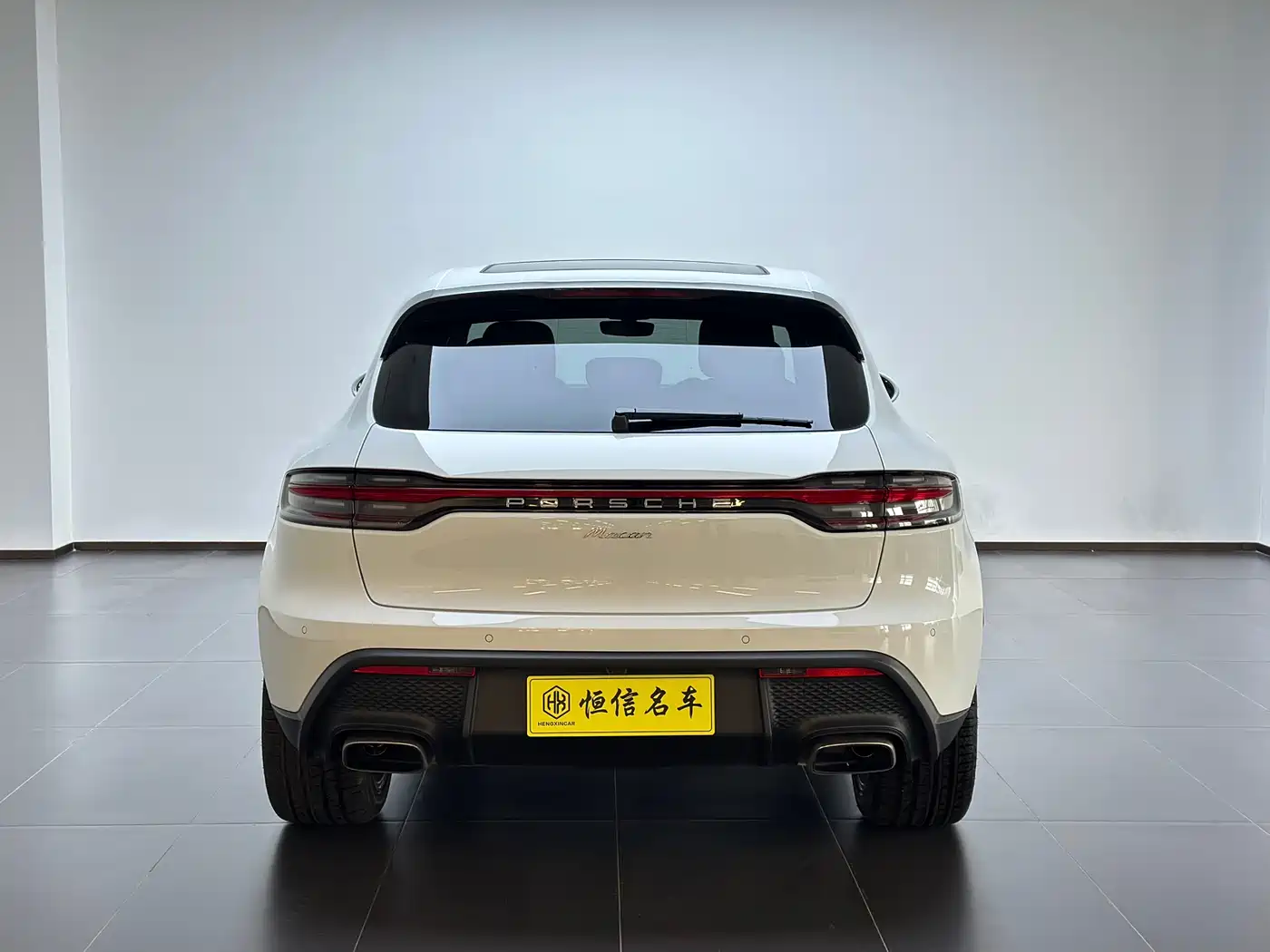 PORSCHE MACAN