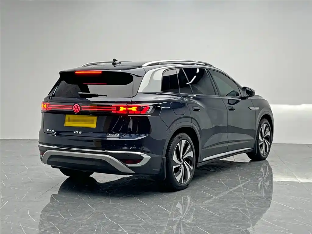 VOLKSWAGEN ID.6 CROZZ