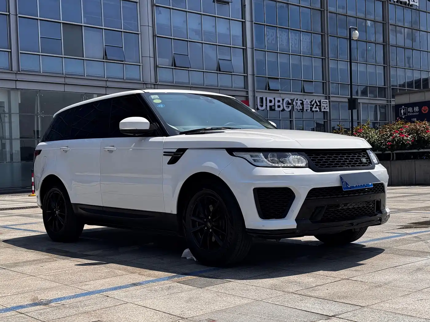 Land Rover Range Rover Sport 2016 Model 2.0 GTDi HSE фото 3