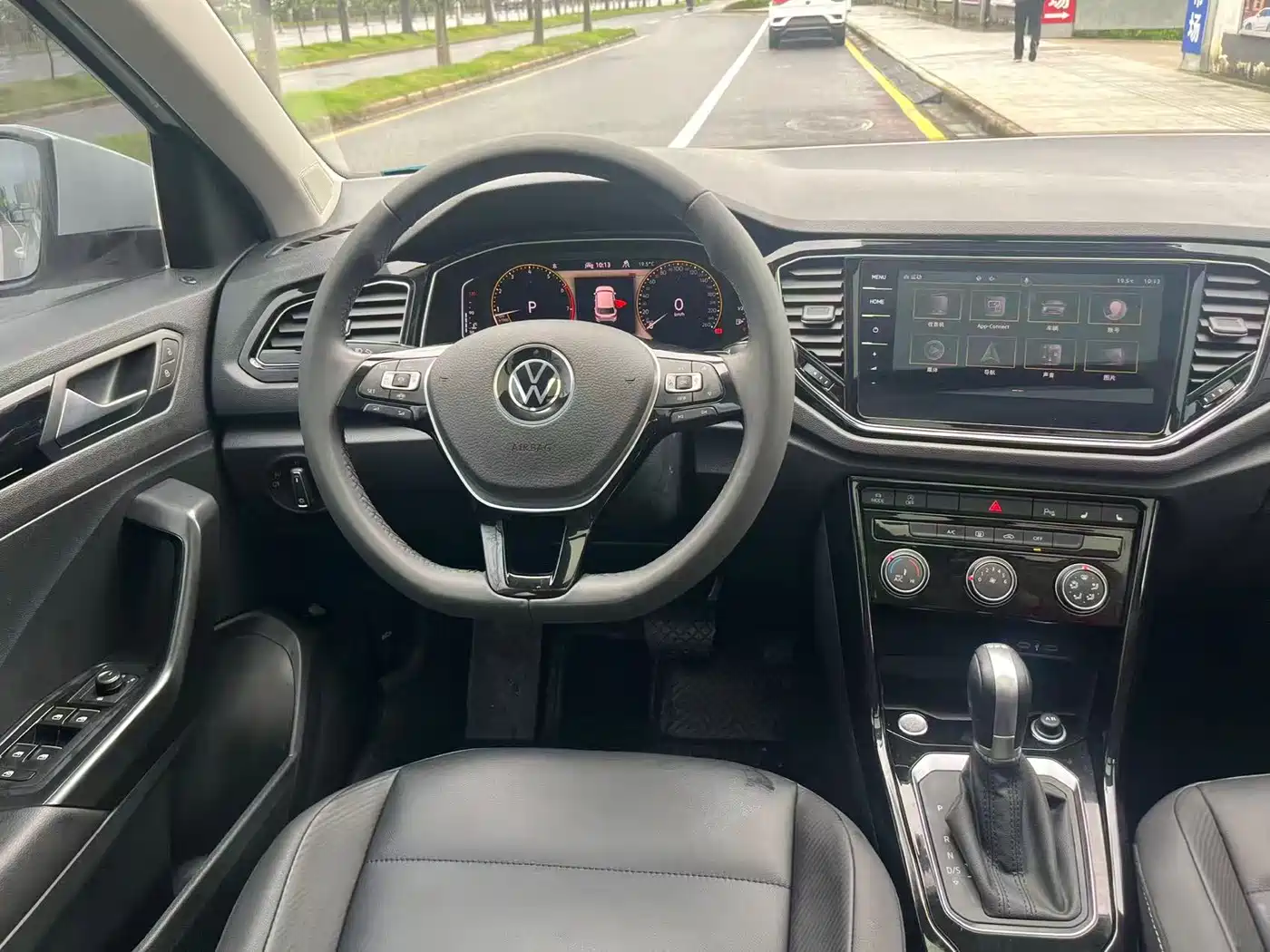 Volkswagen T-ROC 2021 280TSI DSG 2WD Comfort Smart Connect Edition фото 11