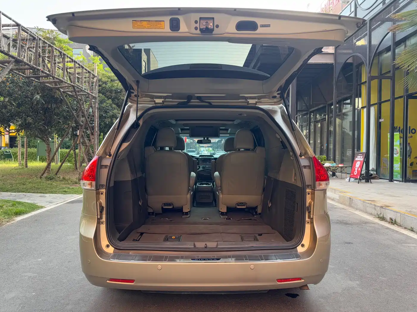 Toyota Sienna 2011 2011 3.5L 4WD Automatic