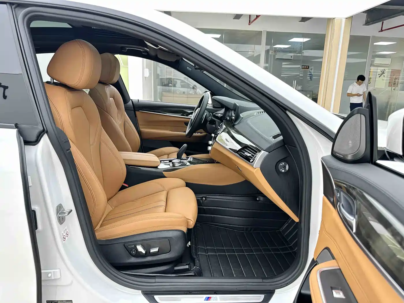 BMW 6 Series GT 2019 630i M Sport Package фото 9