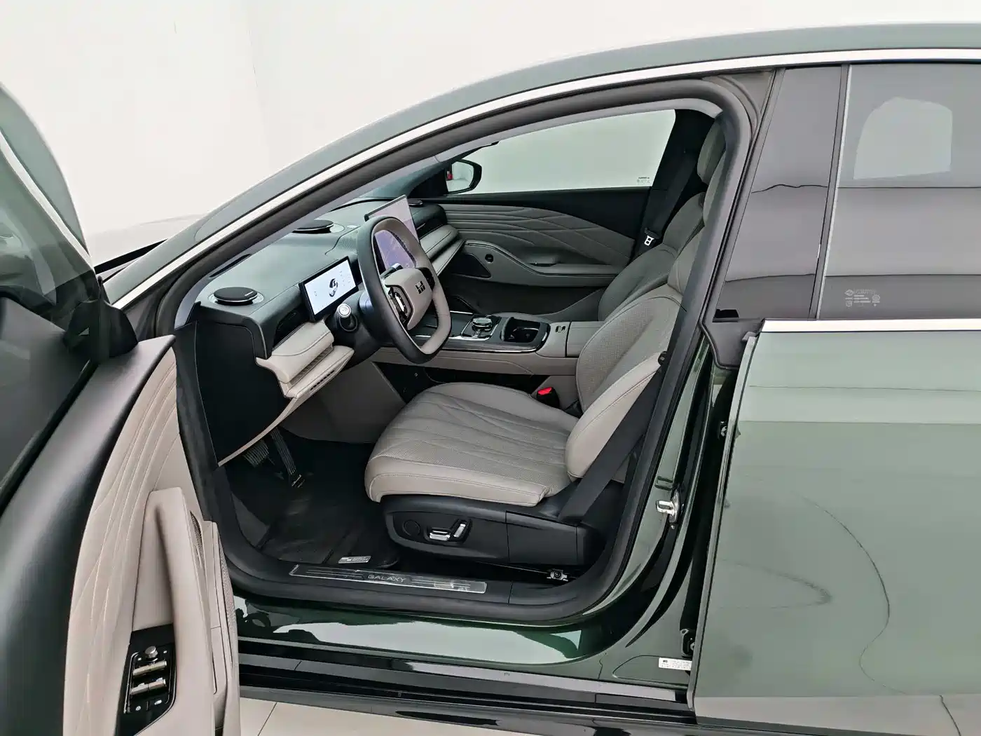 Geely Galaxy Galaxy Xingyao 8 2025 130km EM-i Premium Edition фото 5
