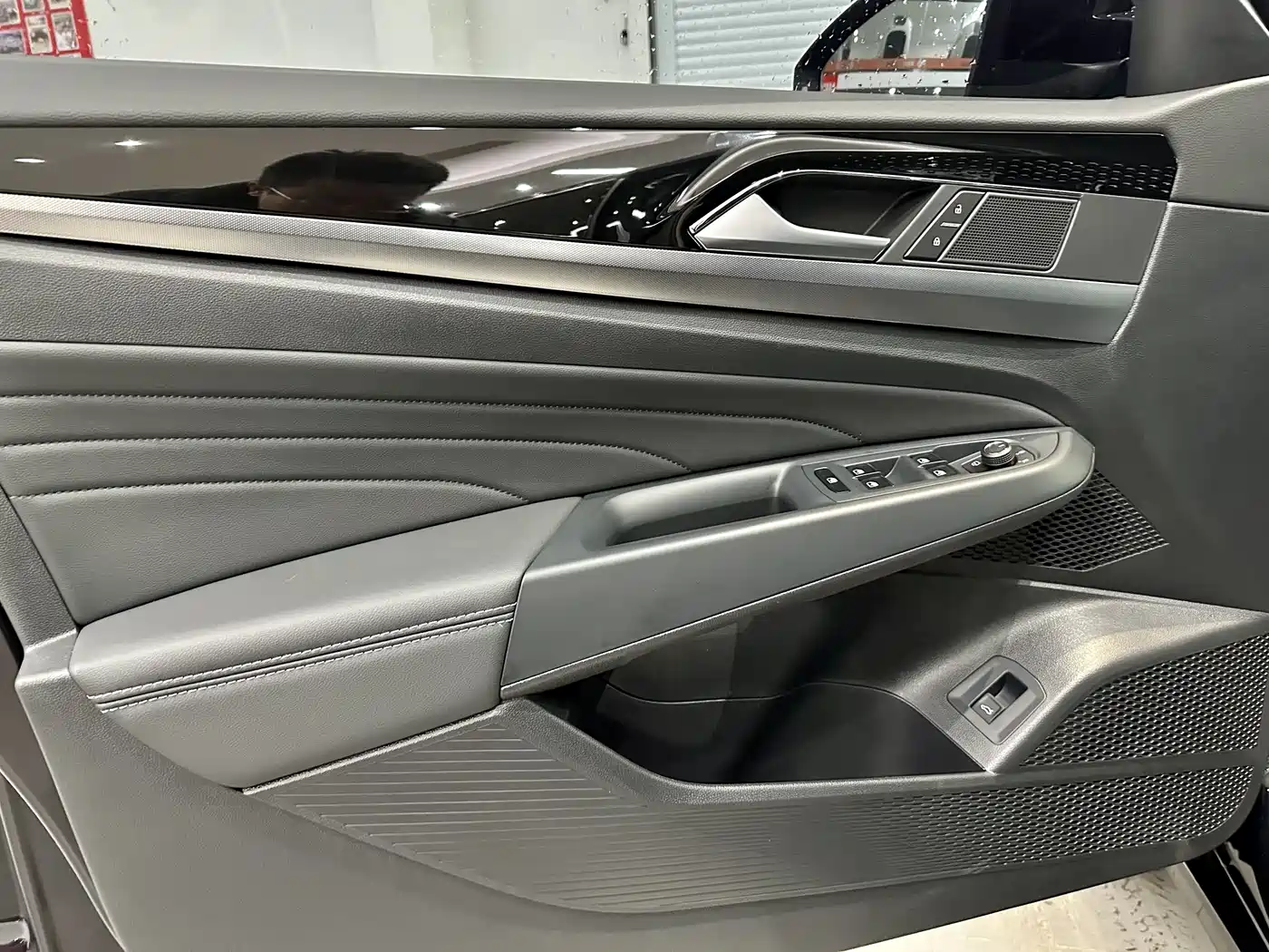 Volkswagen Passat 2023 330TSI Elite Edition фото 6