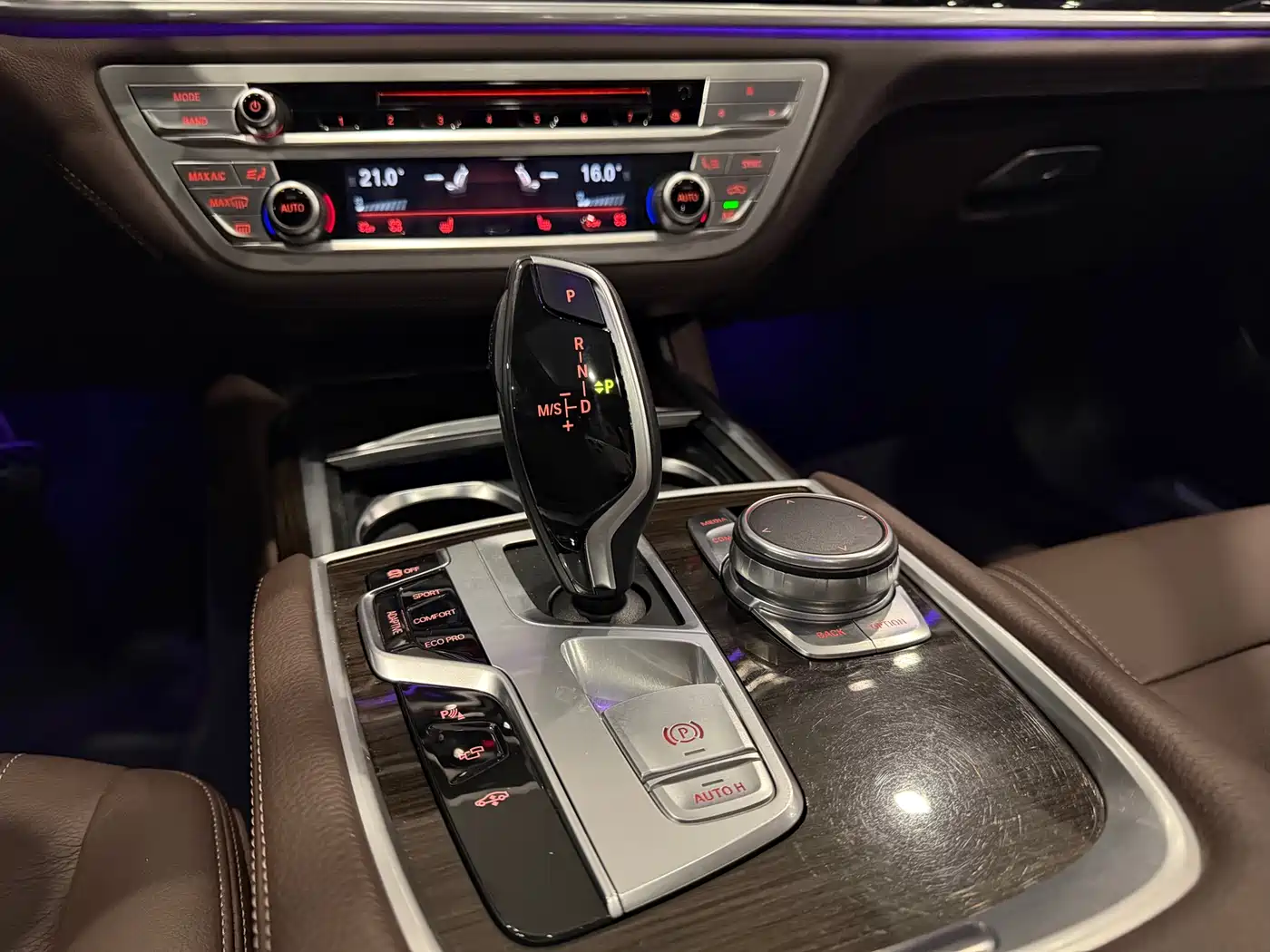 BMW 7 Series 2017 730Li Leading Edition фото 9