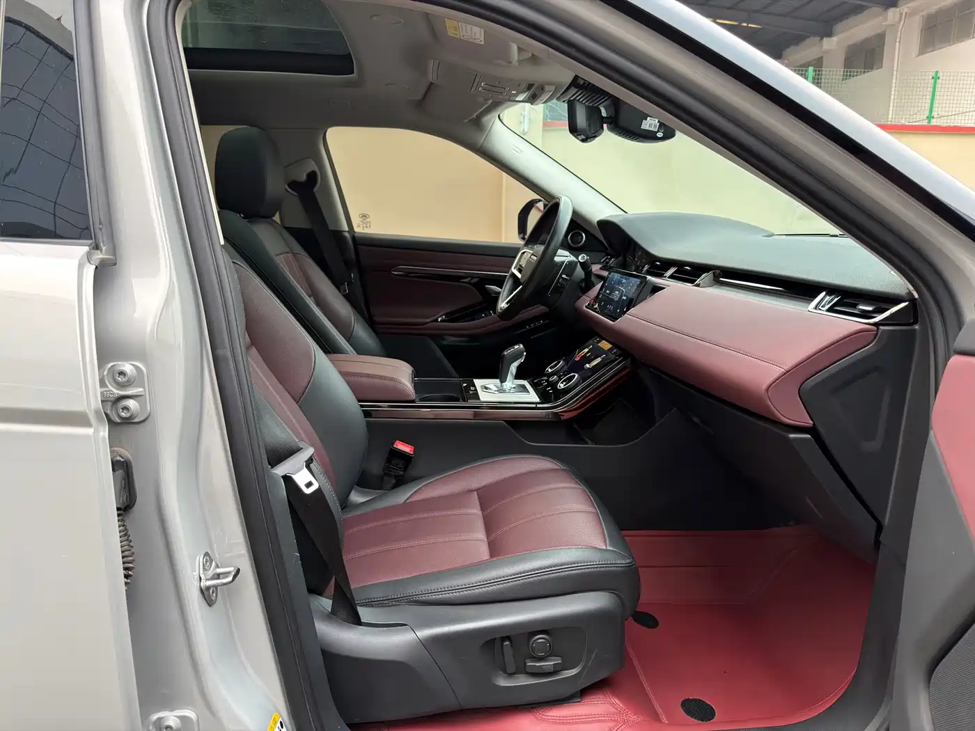 Land Rover Range Rover Evoque 2023 Range Rover Evoque L 249PS Luxury Edition фото 10