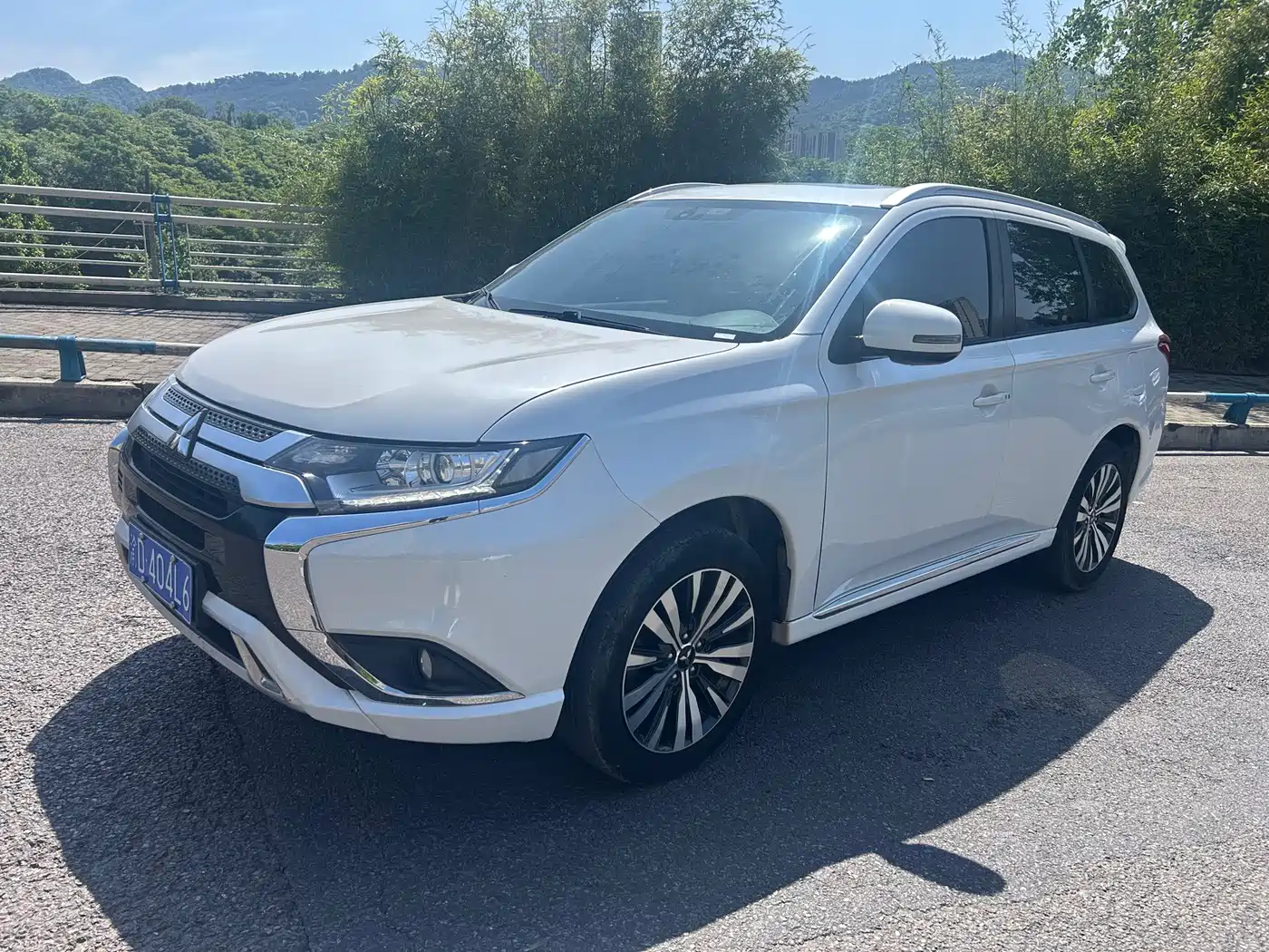 Mitsubishi Outlander 2023 1.5T CVT FWD Premium Edition 5-seater фото 3