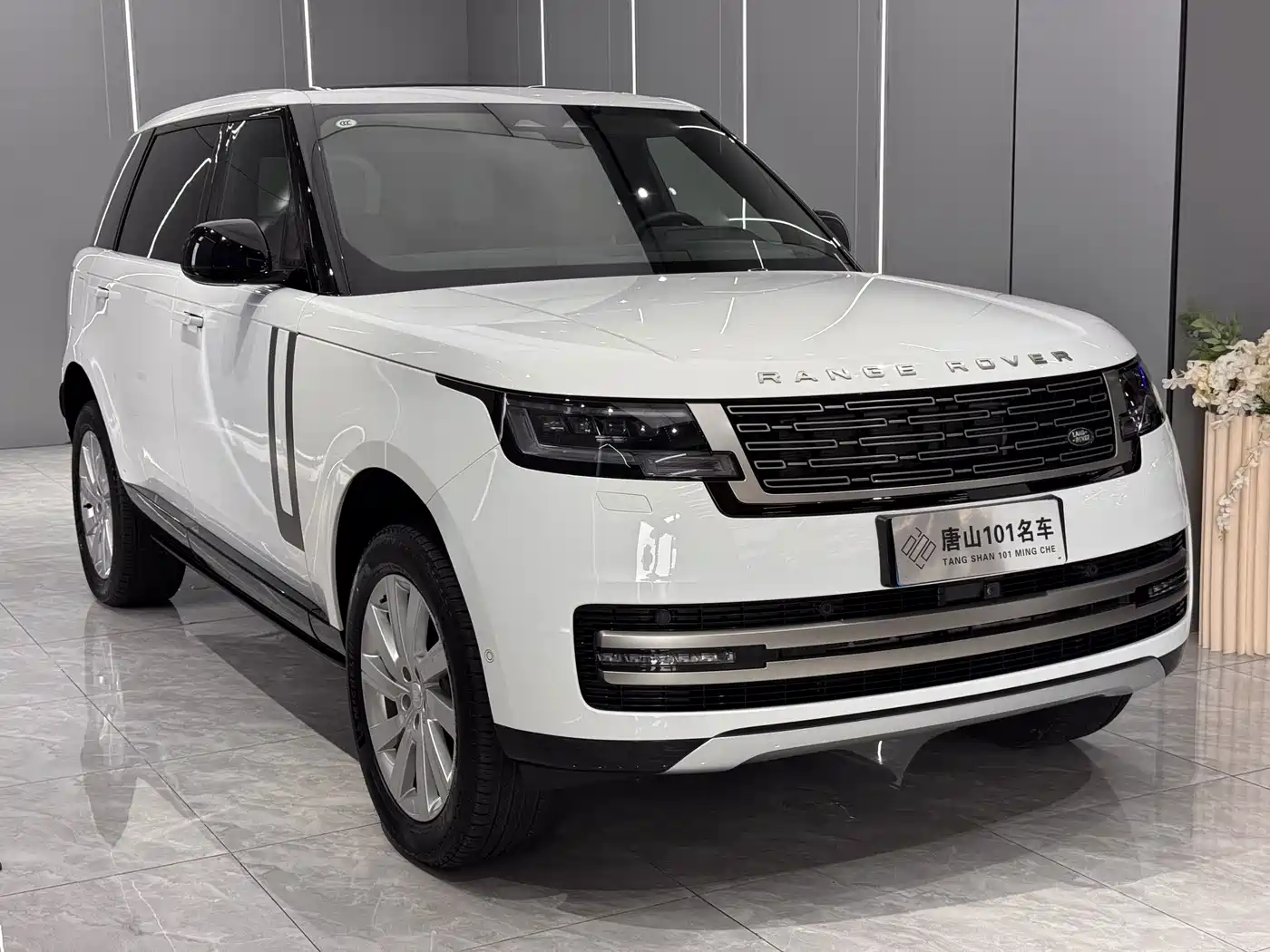 Land Rover Range Rover 2026 2025 3.0 L6 400PS Flourishing Era Extended Wheelbase