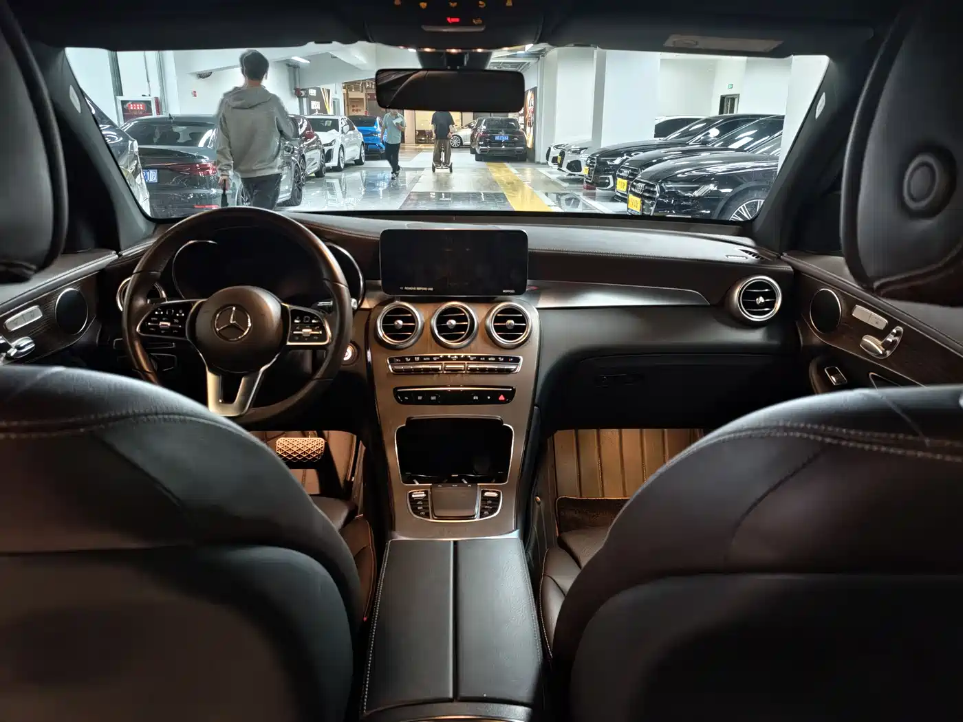 Mercedes-Benz GLC 2020 Facelift GLC 260 L 4MATIC Luxury фото 4