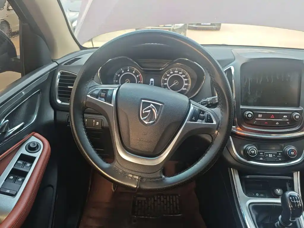 Baojun 560 2016 2016 1.8L Manual Elite