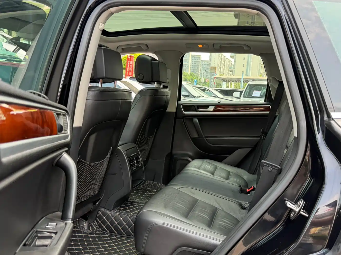 Volkswagen Touareg 2011 3.0TDI Diesel Comfort фото 6
