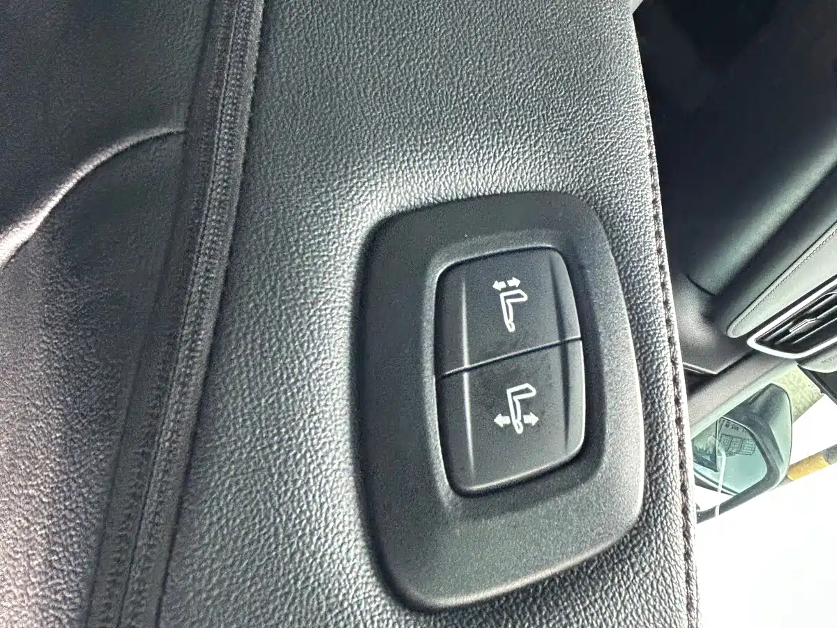 Photo 20 - Toyota Camry