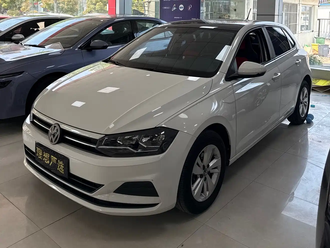 VOLKSWAGEN POLO