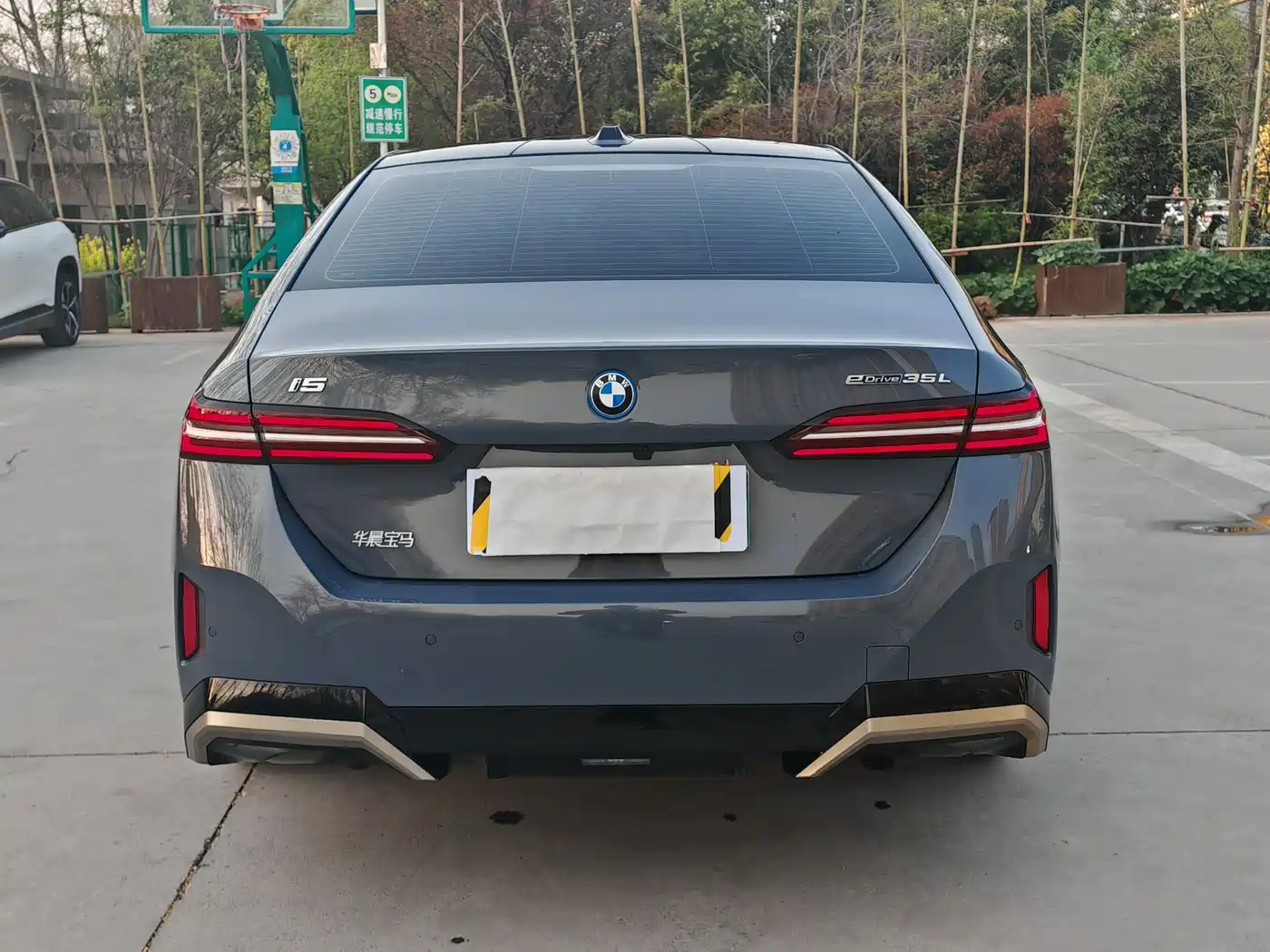 BMW I5