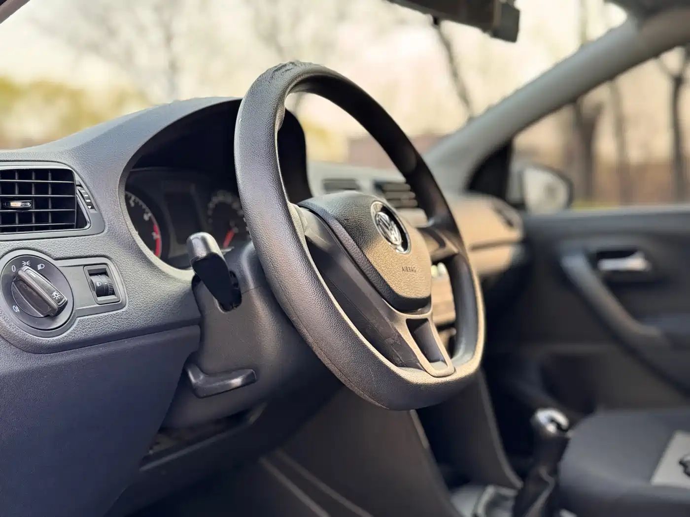 Volkswagen Polo 2014 1.4L Manual Trend Edition фото 7
