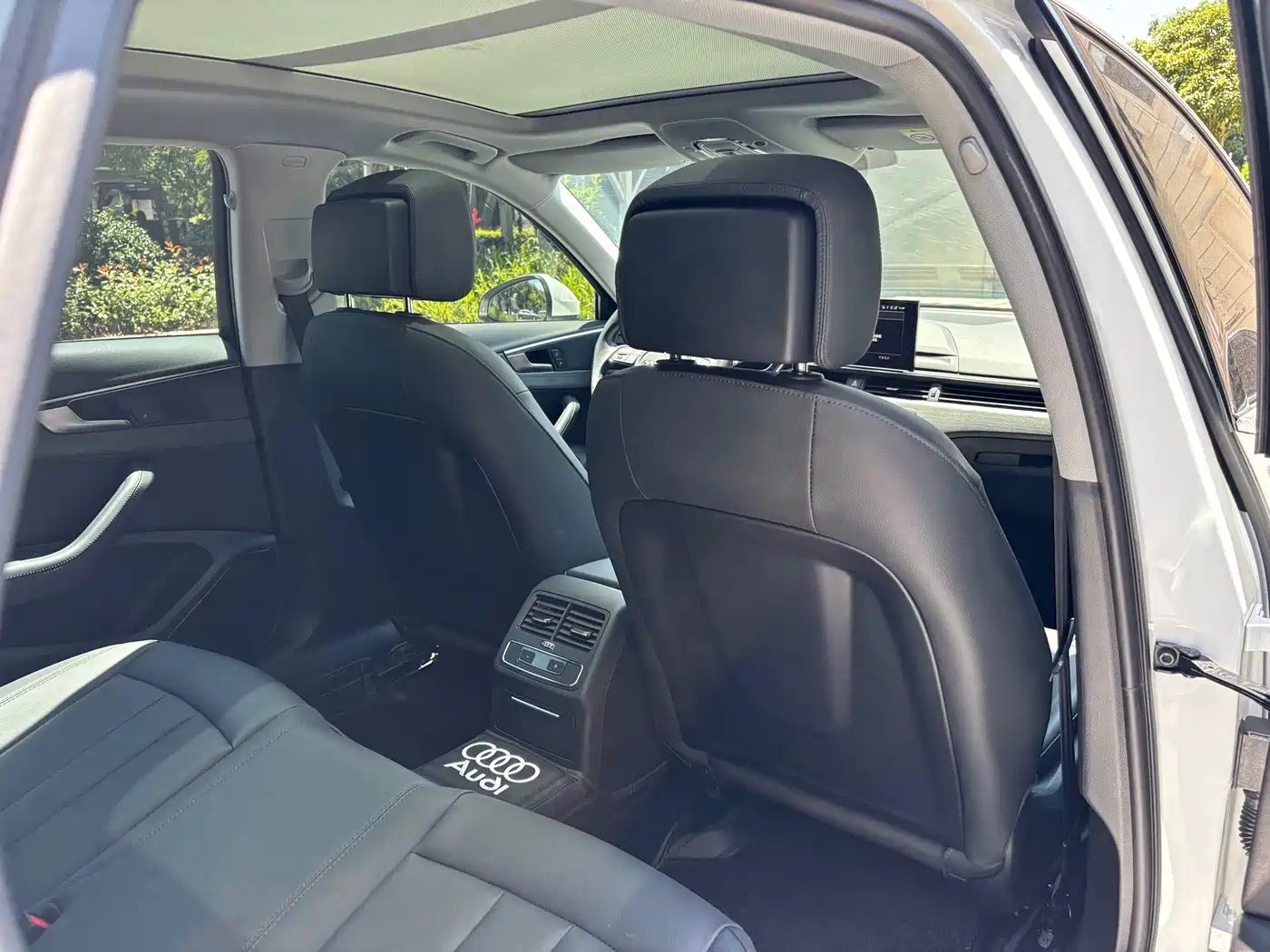 Фото 14 - Audi A4L