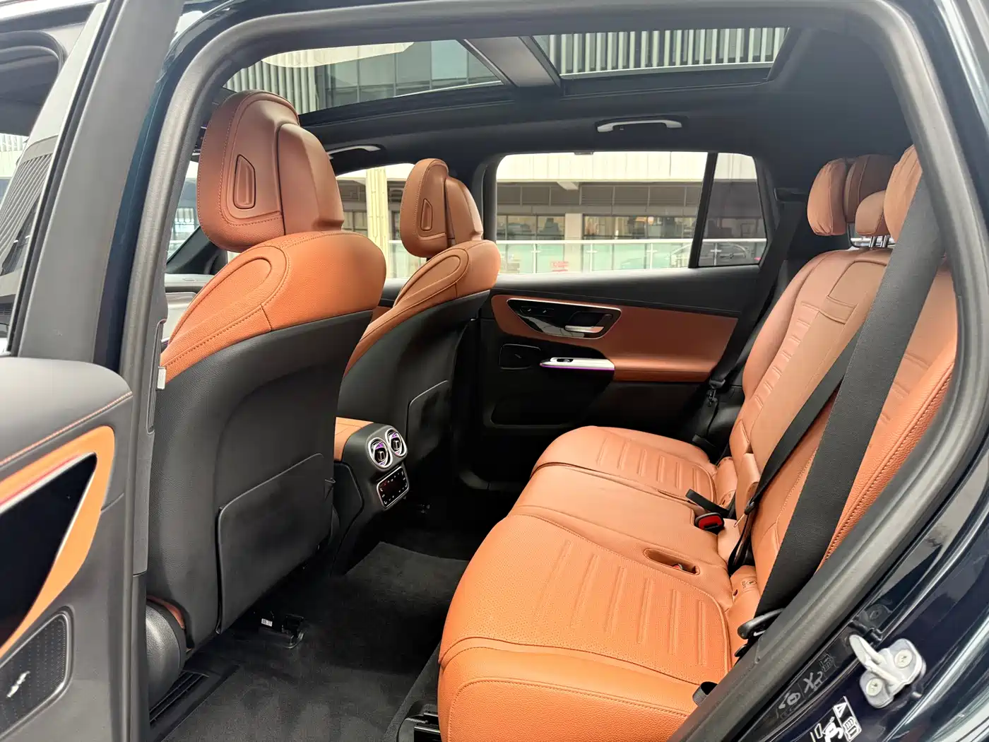 Mercedes-Benz GLC 2024 GLC 260 L 4MATIC Luxury 7-seater фото 21